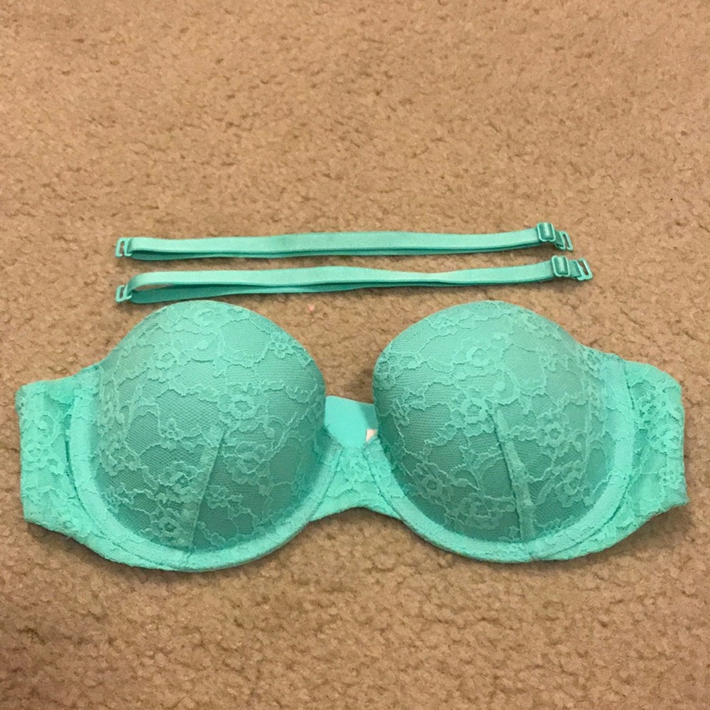 Victoria’s Secret strapless bra
